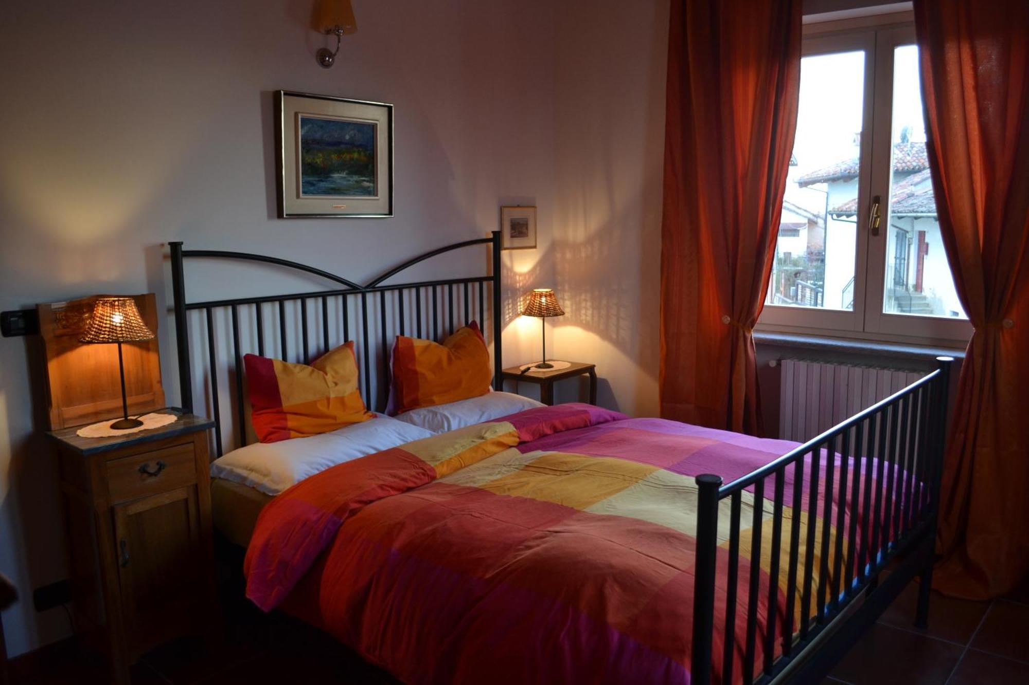 Hostal Il Grillo Parlante Monforte dʼAlba Exterior foto