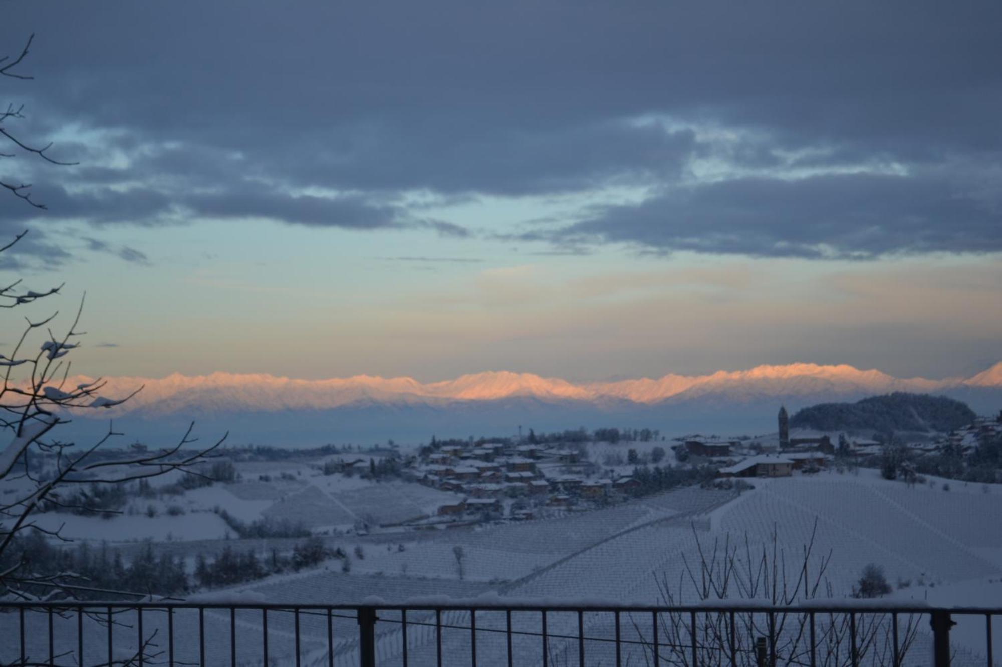 Hostal Il Grillo Parlante Monforte dʼAlba Exterior foto