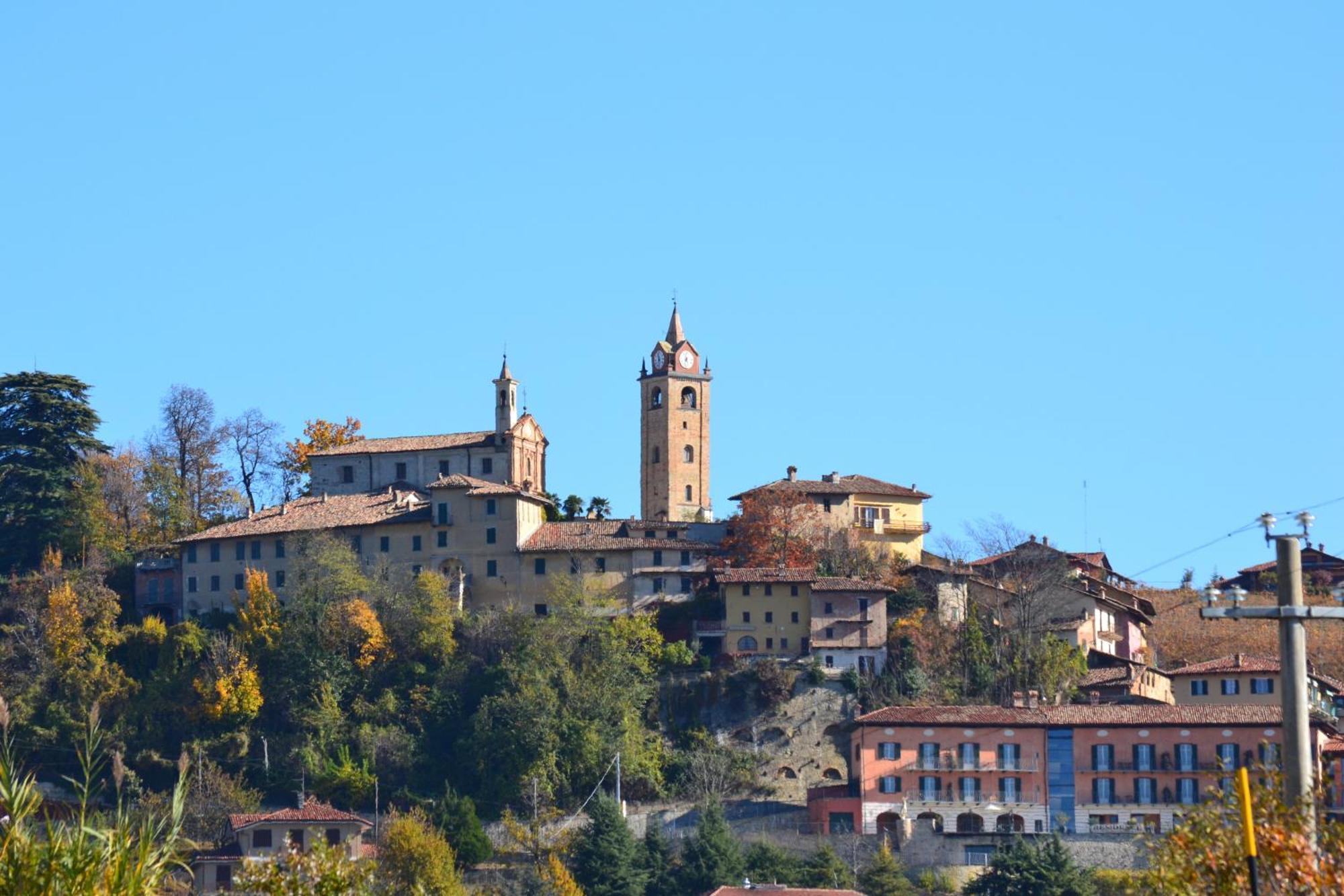 Hostal Il Grillo Parlante Monforte dʼAlba Exterior foto