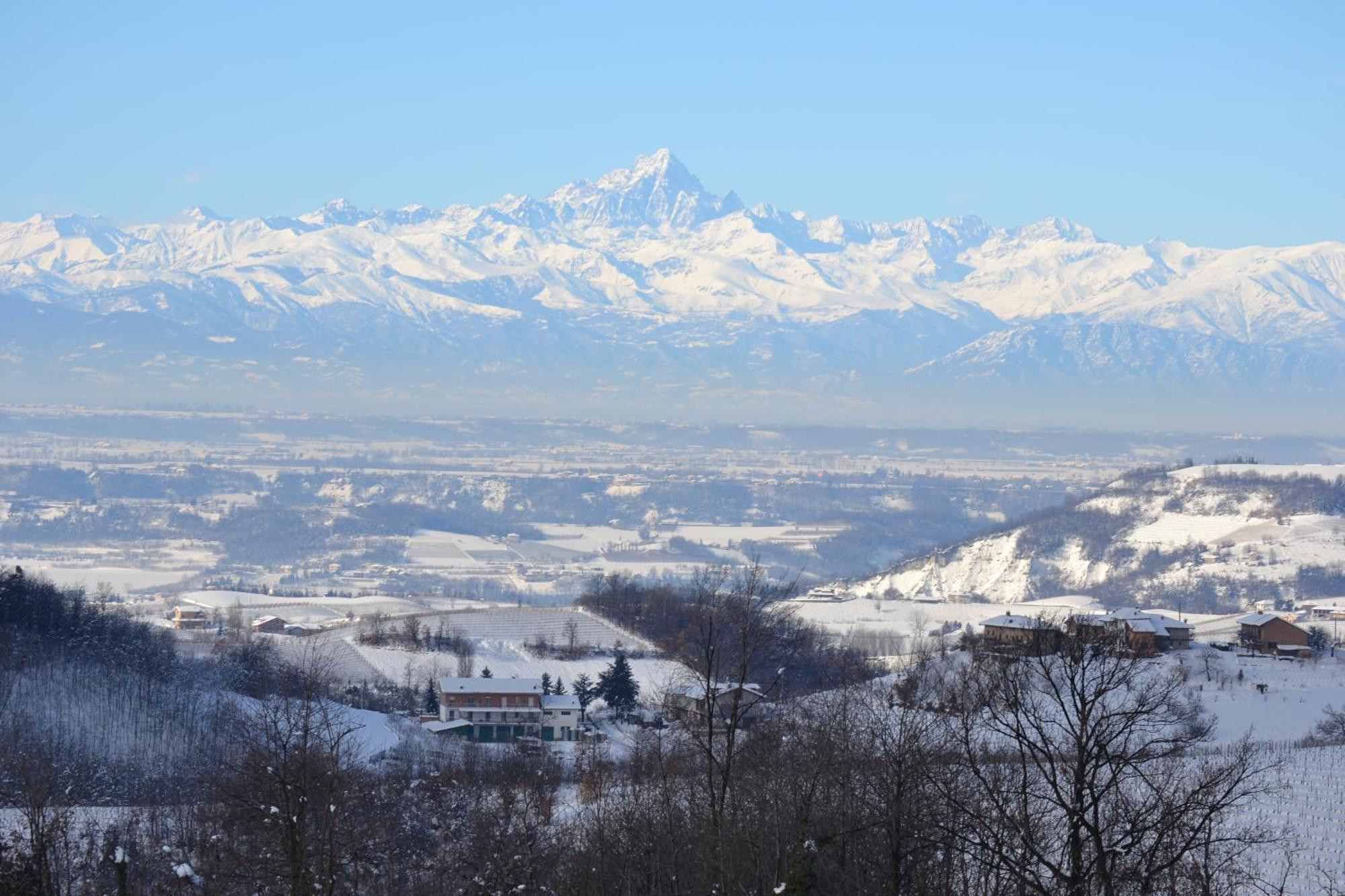 Hostal Il Grillo Parlante Monforte dʼAlba Exterior foto
