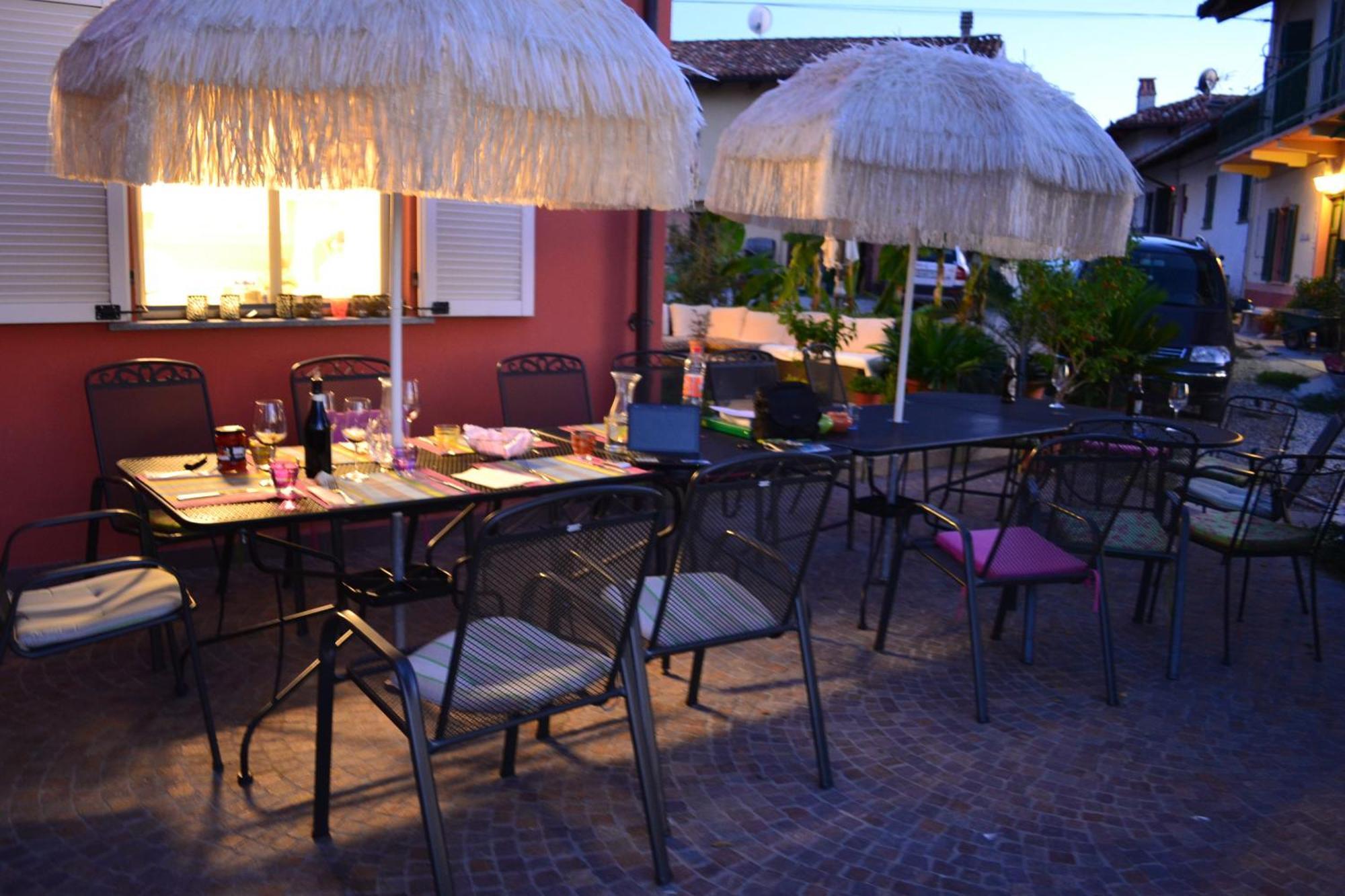Hostal Il Grillo Parlante Monforte dʼAlba Exterior foto