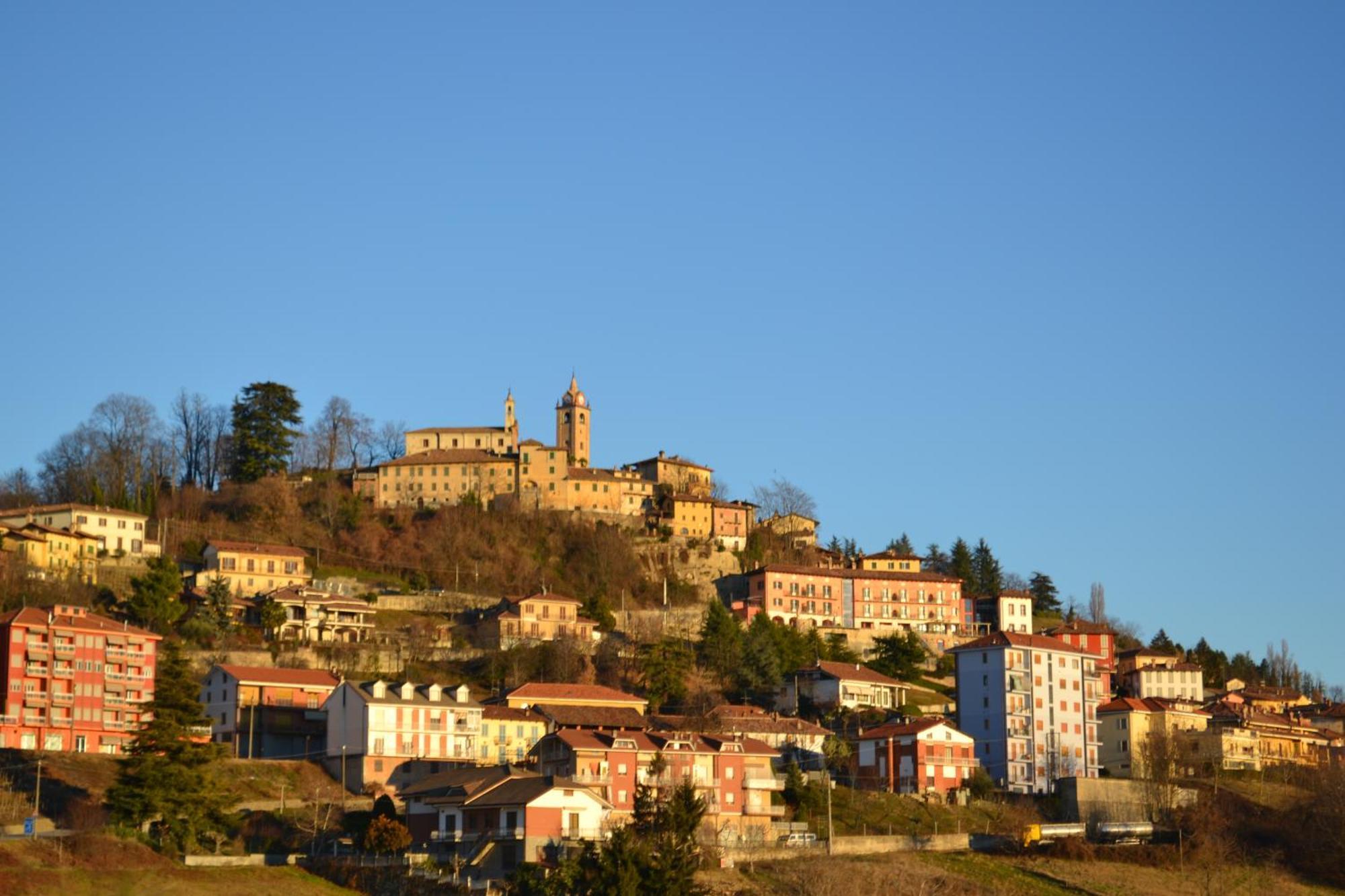 Hostal Il Grillo Parlante Monforte dʼAlba Exterior foto