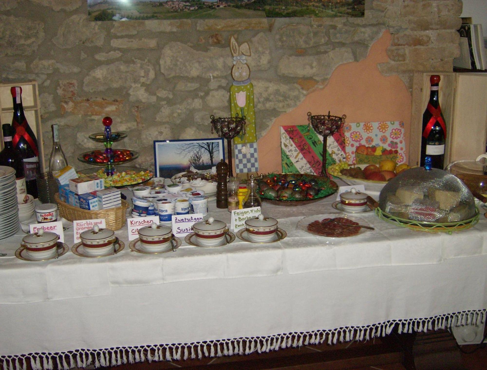 Hostal Il Grillo Parlante Monforte dʼAlba Exterior foto