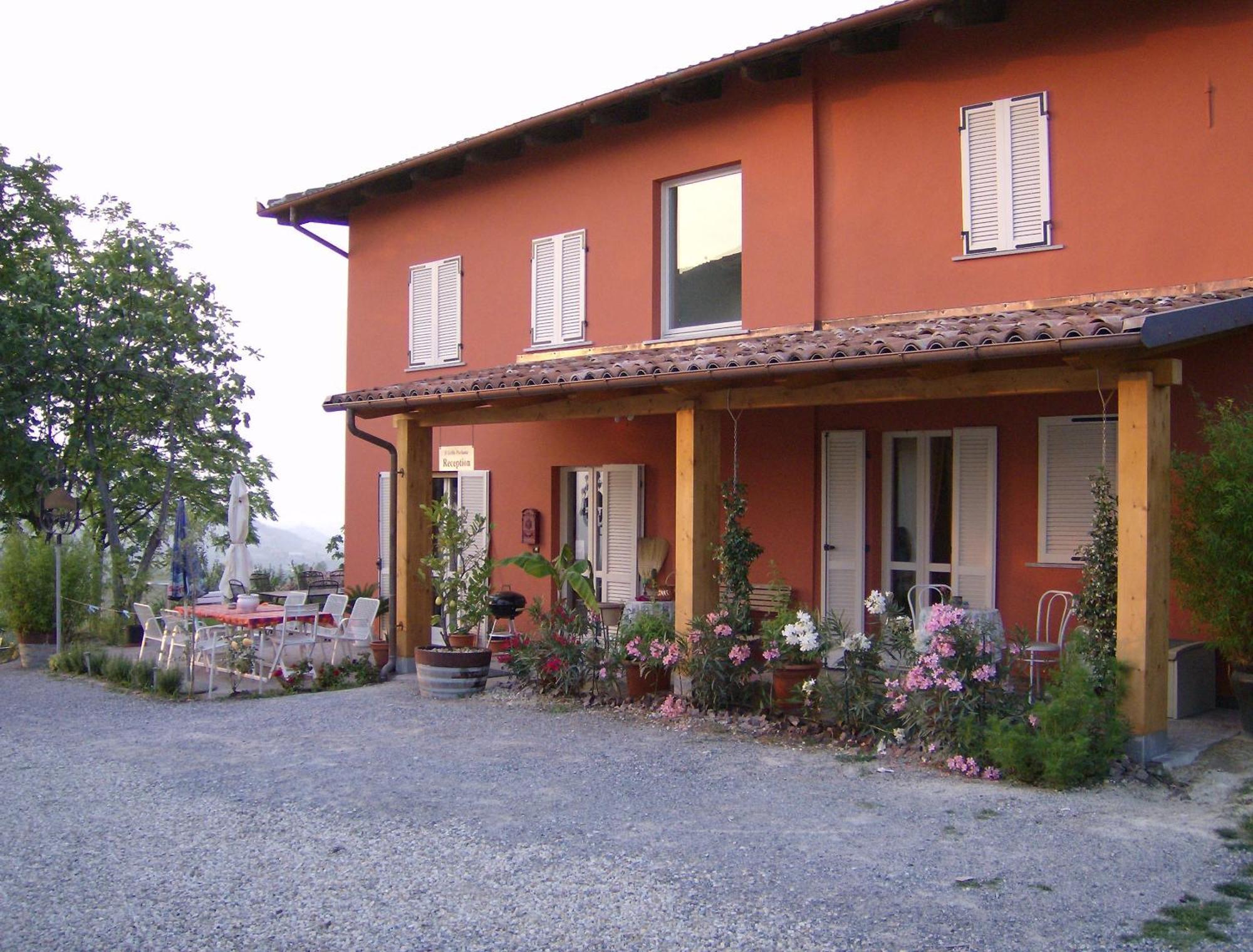 Hostal Il Grillo Parlante Monforte dʼAlba Exterior foto