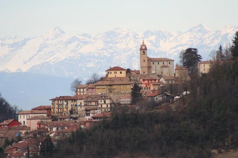 Hostal Il Grillo Parlante Monforte dʼAlba Exterior foto