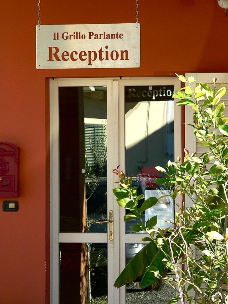 Hostal Il Grillo Parlante Monforte dʼAlba Exterior foto