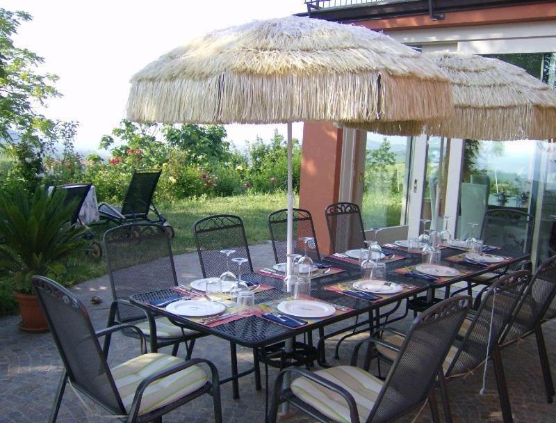 Hostal Il Grillo Parlante Monforte dʼAlba Exterior foto