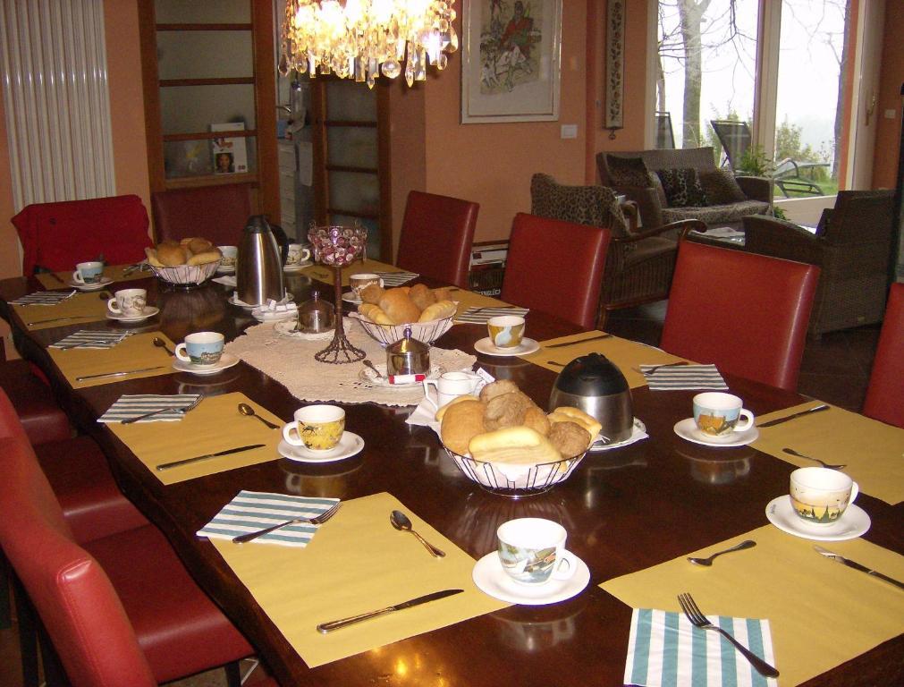 Hostal Il Grillo Parlante Monforte dʼAlba Exterior foto