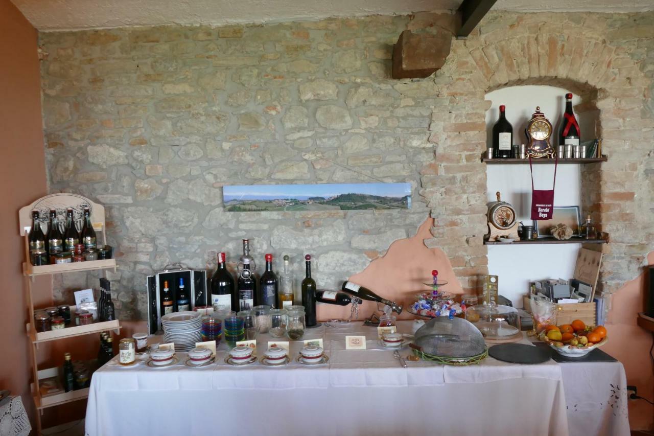 Hostal Il Grillo Parlante Monforte dʼAlba Exterior foto
