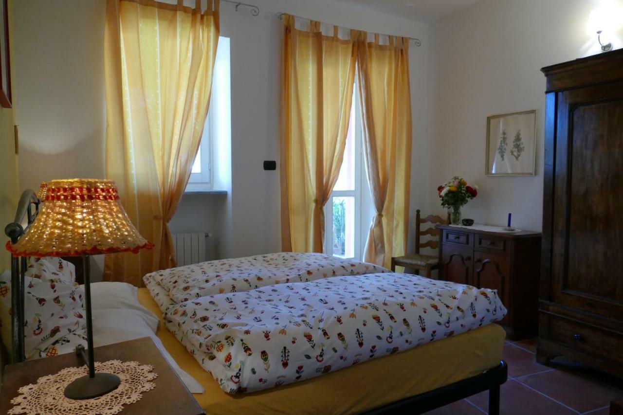 Hostal Il Grillo Parlante Monforte dʼAlba Exterior foto