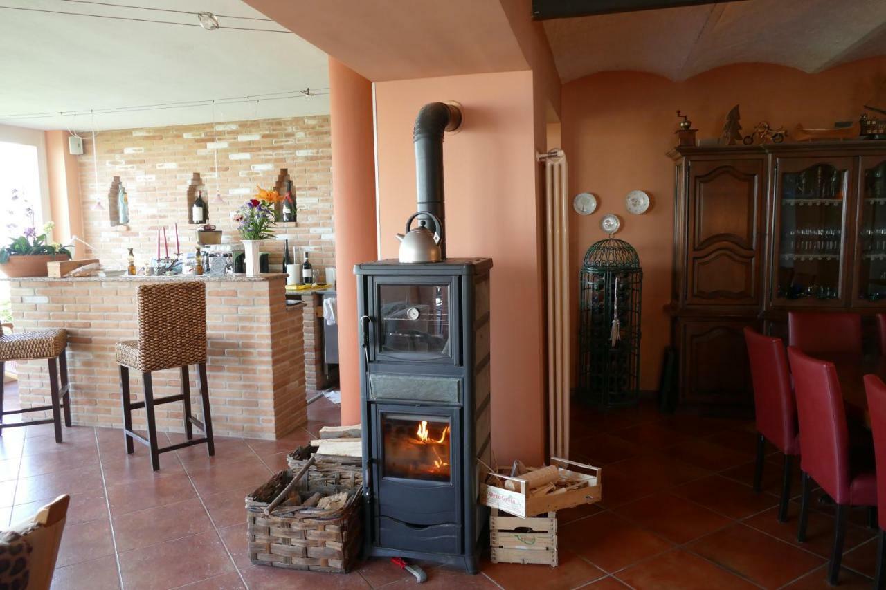 Hostal Il Grillo Parlante Monforte dʼAlba Exterior foto