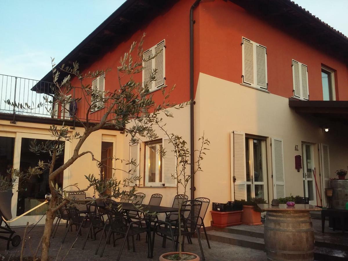 Hostal Il Grillo Parlante Monforte dʼAlba Exterior foto
