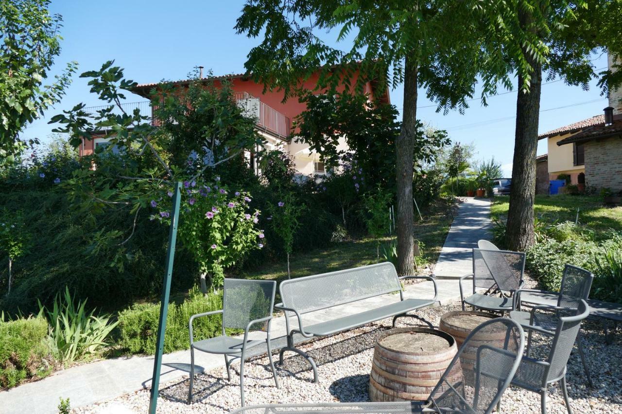 Hostal Il Grillo Parlante Monforte dʼAlba Exterior foto